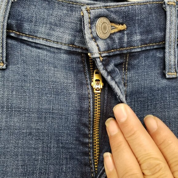 Levis Jeans Womens 32 Blue 311 Shaping Skinny Stretch Distressed Denim *Read* - Picture 4 of 14